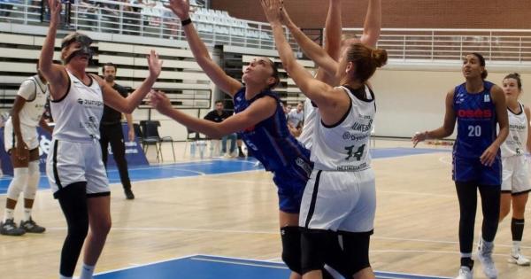 El Azulmarino comienza arrollando en Pamplona