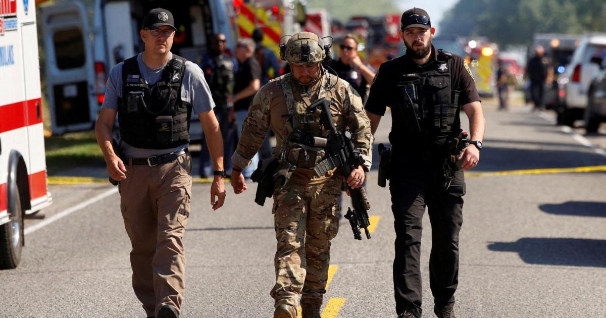 Al menos un muerto y diez heridos tras un tiroteo en una iglesia de Michigan