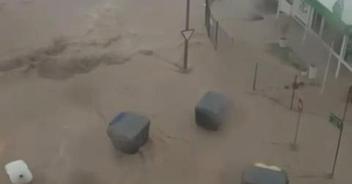 La lluvia corta el tranvía y la Z-30 en el barranco de la Muerte y obliga al rescate de varias personas
