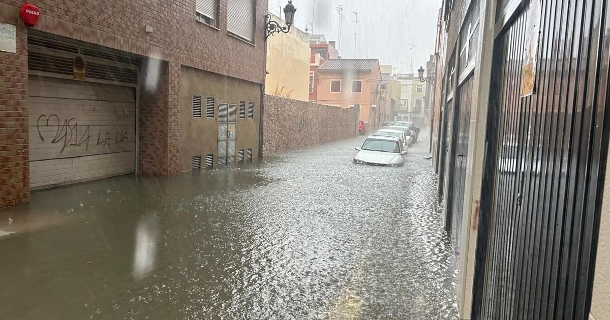 La alerta roja deja una tarde "complicada" en el litoral con lluvias "históricas" en Cullera, Sueca y El Perelló