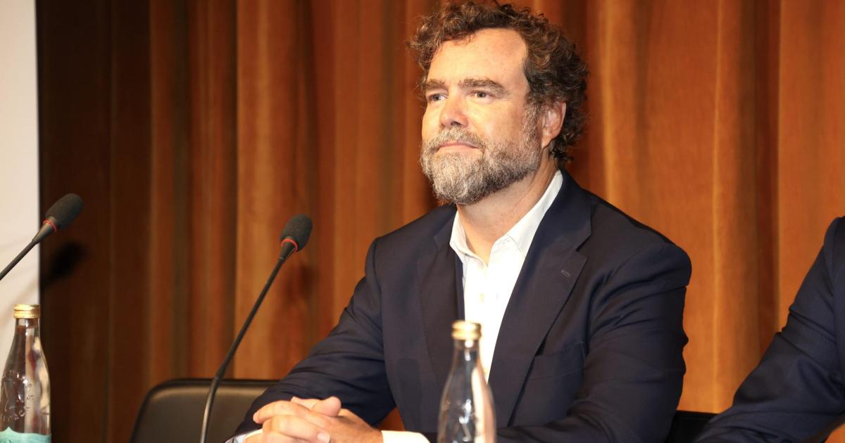 Espinosa de los Monteros: «Hay que evitar los insultos y las exageraciones; la gente se cansa»