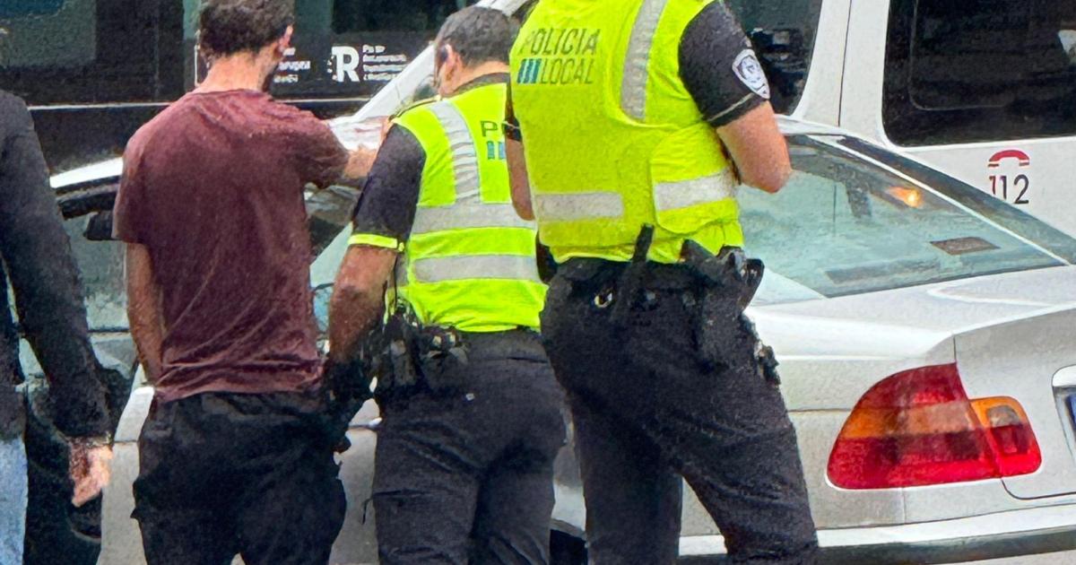 Sorprenden a un hombre masturbándose a plena luz día dentro de un coche en Palma