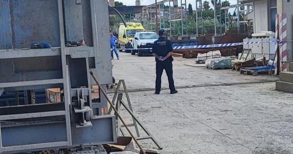 Muere un trabajador tras sufrir una caída en una nave industrial en Santa Margalida