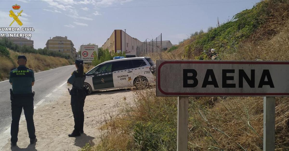 Más de 60 agentes participan en una operación de la Guardia Civil contra el narcotráfico en Baena (Córdoba)