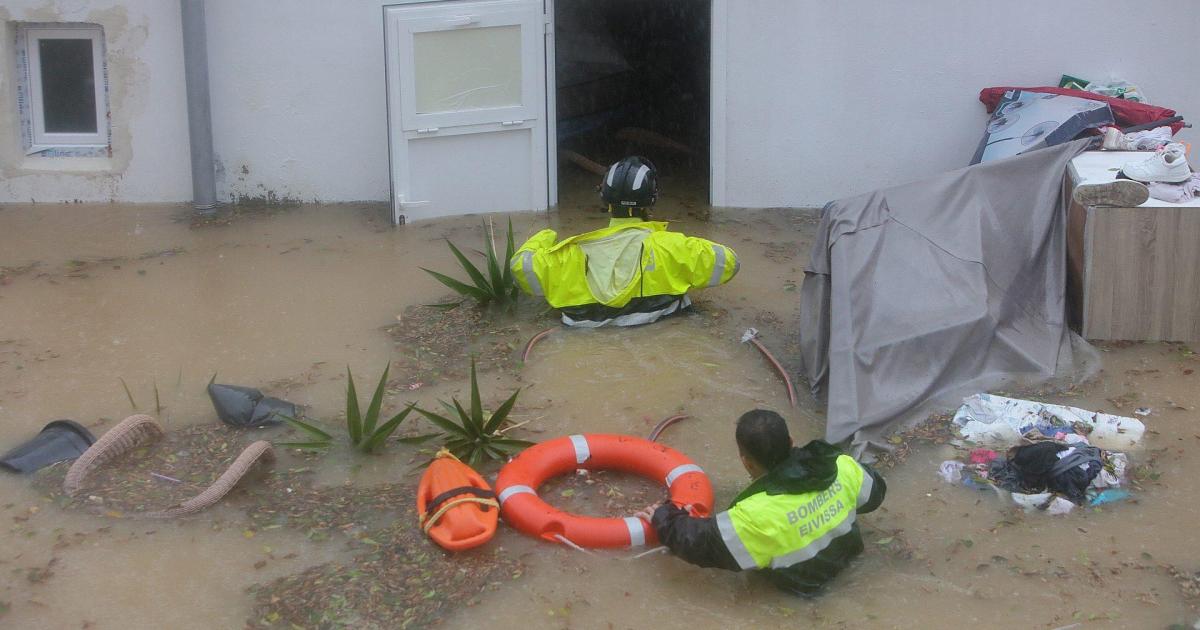 Dos heridos graves por caídas en Ibiza a causa de las fuertes lluvias
