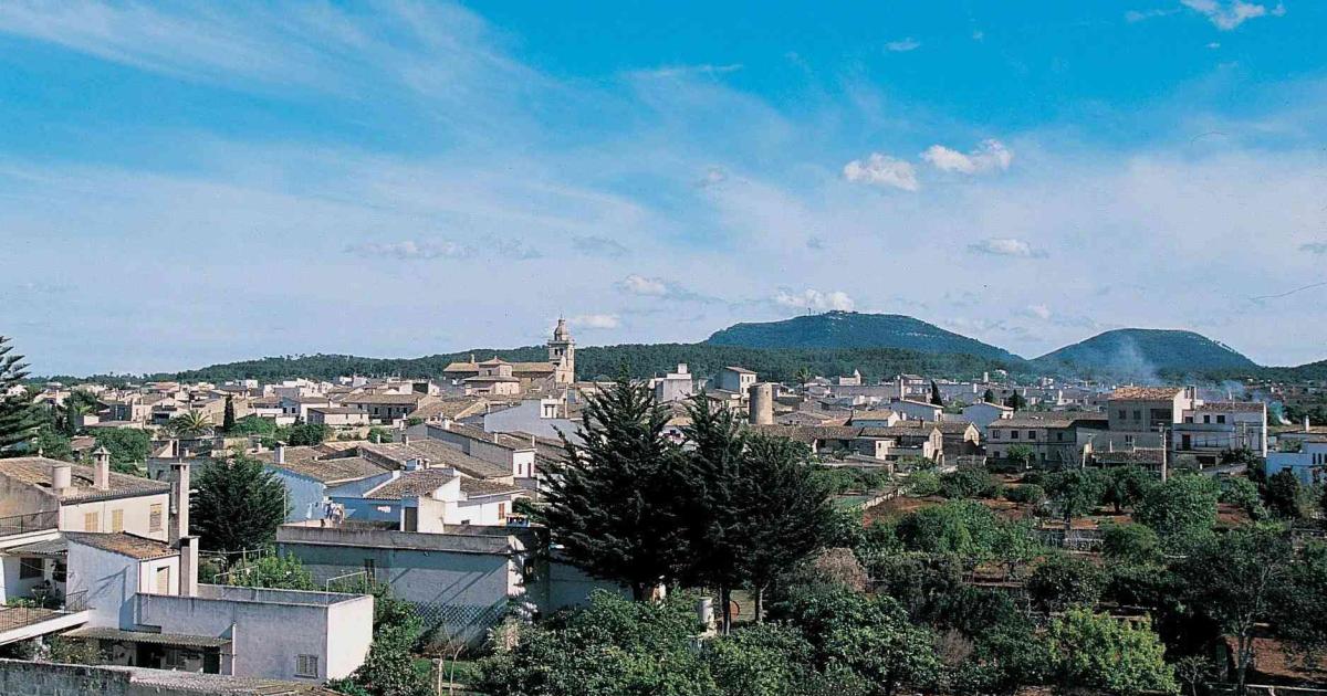 Este es el pueblo de Mallorca en el que te puedes comprar una casa de 90 m2 por 280.000 euros: bien conectado con Palma y con una famosa fábrica de vidrio