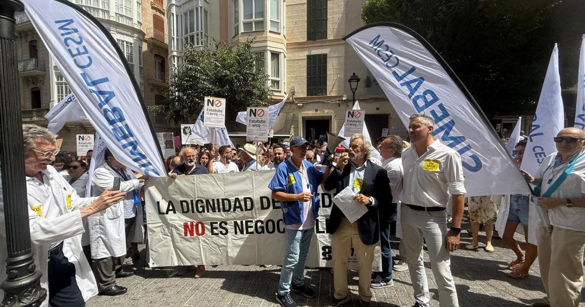 Médicos en huelga: «Lucharemos porque lo que está en juego es la sanidad pública»