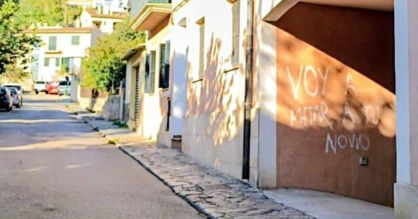 La Policía Local de Esporles investiga una pintada con amenazas de muerte en el portal de una finca