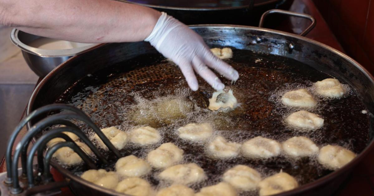 Cómo preparar buñuelos mallorquines como los de la abuela