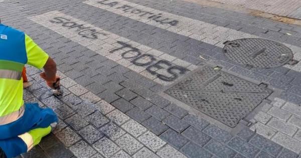 Aparece una pintada a favor de la flotilla cerca del Mercat de l'Olivar