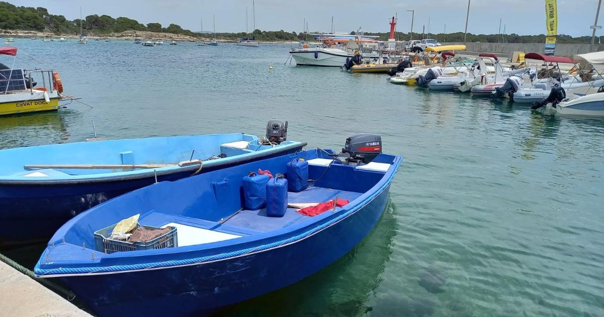 Rescatan a 26 personas en una patera a 46 millas al sur de Formentera