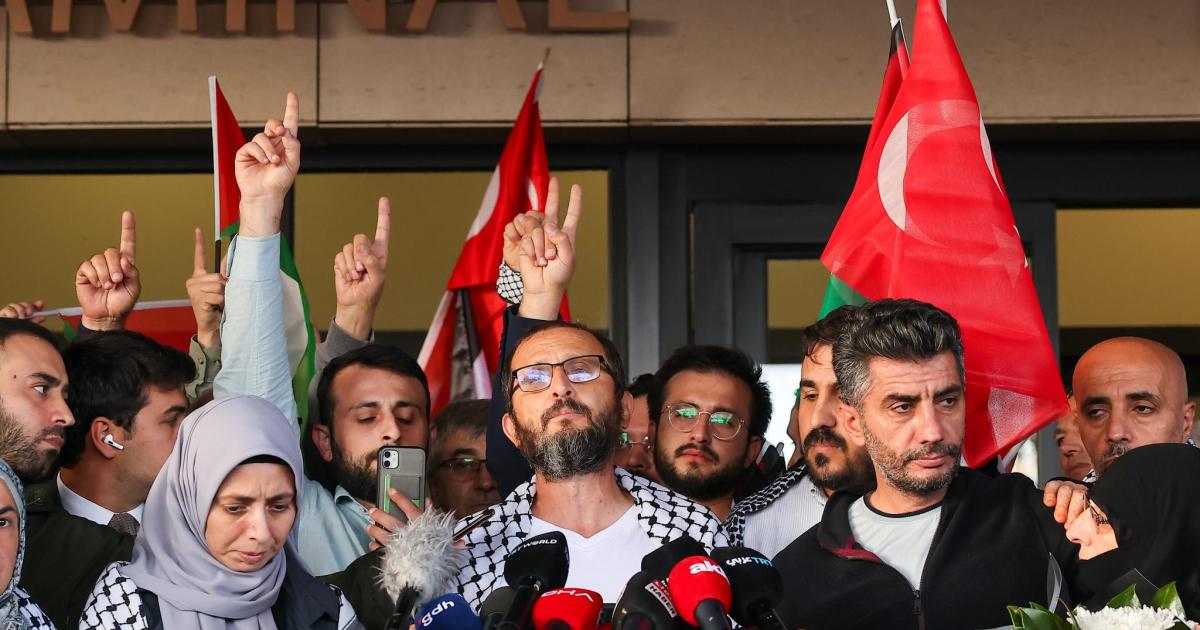 Turquía recibe a más de un centenar de activistas de la flotilla deportados por Israel