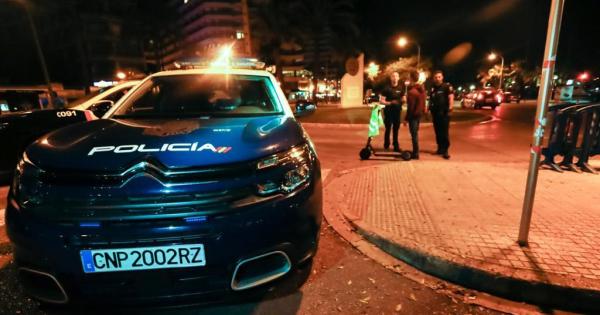 Sorprenden a dos hombres, uno de ellos en silla de ruedas, vendiendo droga en el Passeig Marítim