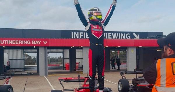 Lucas Fluxá se sube a lo más alto del podio