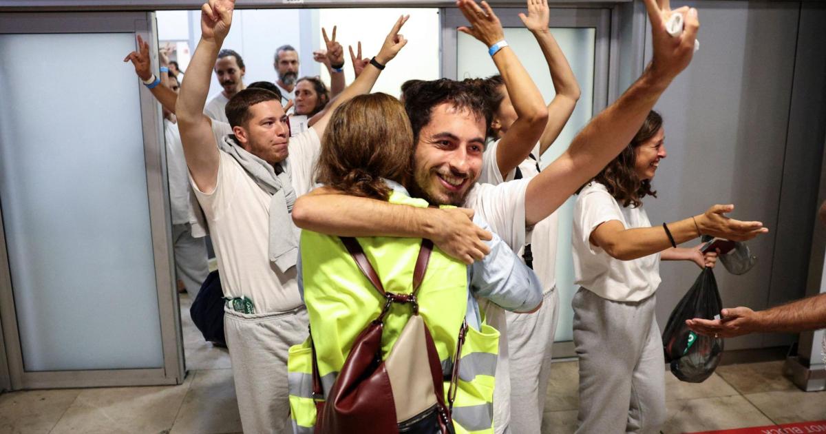 Aterriza en Madrid el primer grupo de 21 activistas españoles de la Flotilla