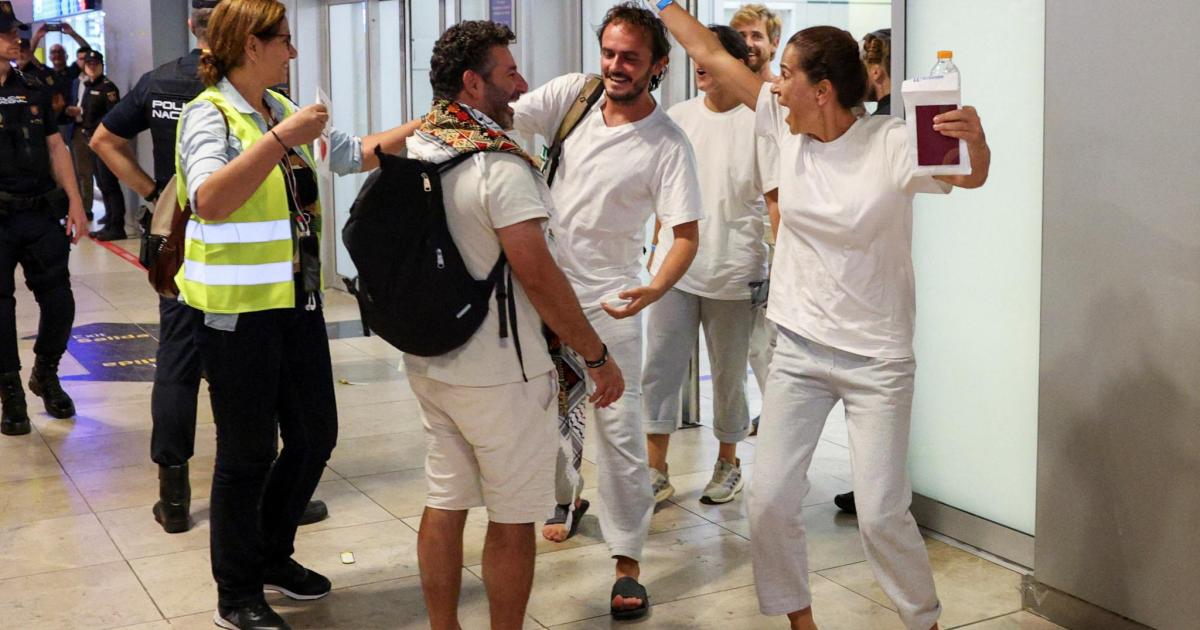 Yolanda Díaz da la bienvenida a los españoles de la flotilla: «No vamos a parar hasta que liberen a los que faltan»