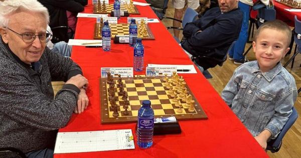 La singular partida de ajedrez que enfrentó a dos jugadores de 85 y 8 años en Mallorca