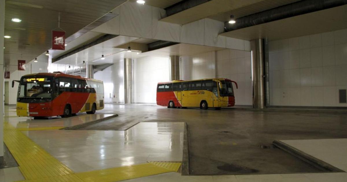 Ocho heridos leves tras el frenazo brusco de un autobús del TIB en Palma