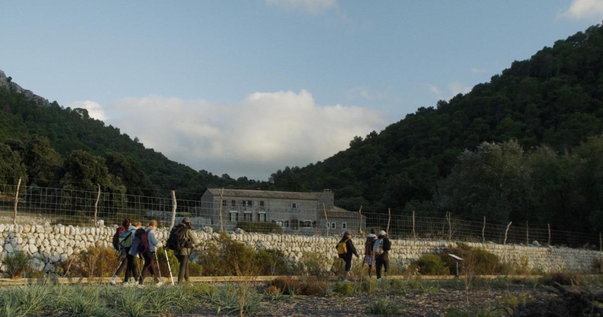 El filme ‘Sacar pecho’ viaja al Congreso de los Diputados y a la Academia de Cine