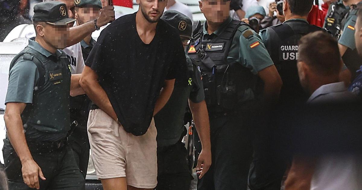 Procesan al futbolista Rafa Mir por agresión sexual a una joven a la que conoció en una discoteca de Valencia