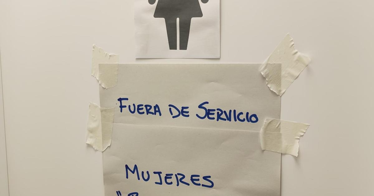 Los nuevos baños de los juzgados se averían el día de su estreno