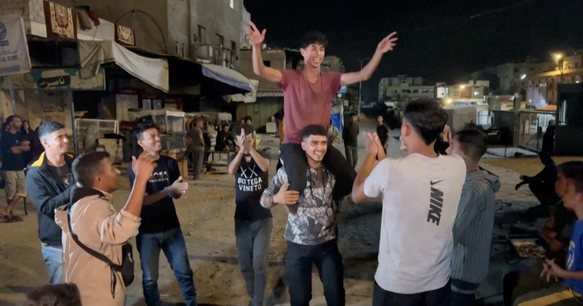 Noche de celebración y bombas al alba: El pálpito de Gaza en espera de la firma del acuerdo