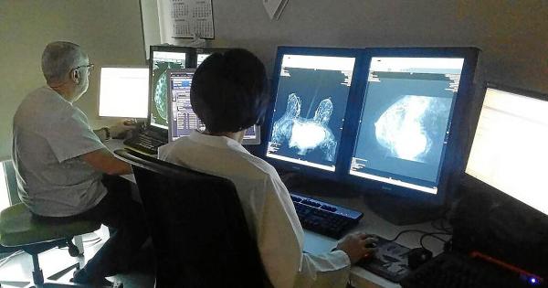 El Govern reprocha a la ministra de Sanidad que haga «oposición» con los cribados de cáncer