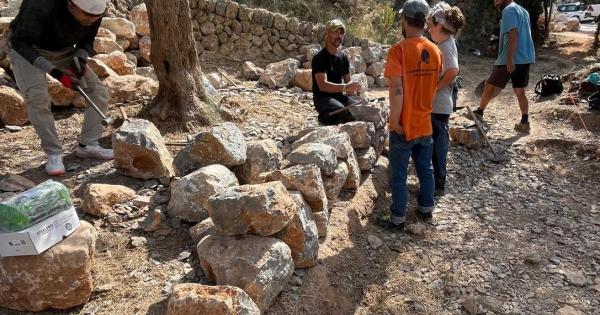 La ‘pedra en sec’ une Mallorca y Japón con Deià