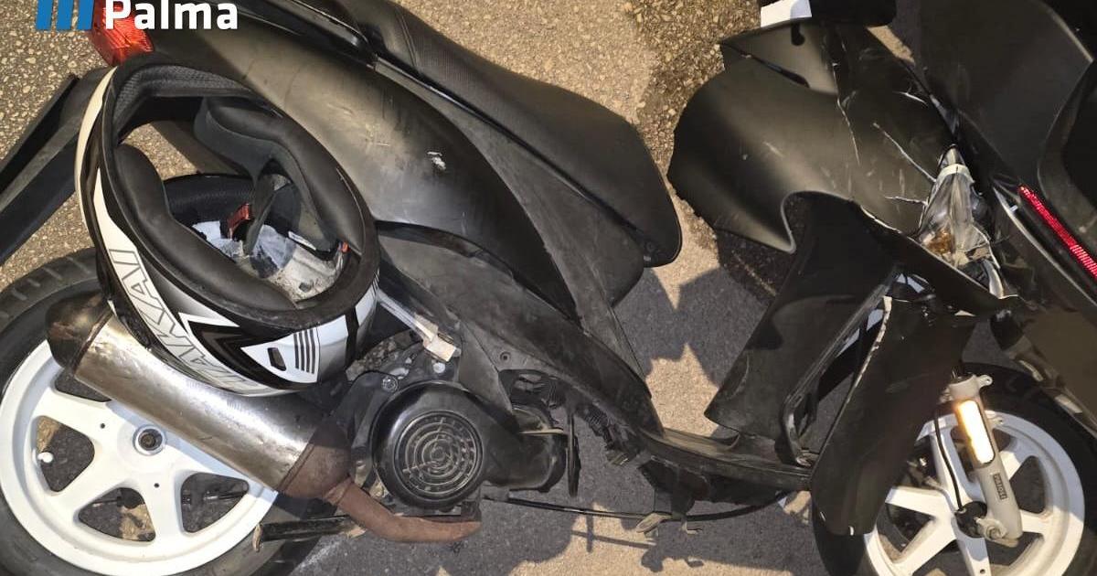 Un menor sin carné se estrella con una moto contra tres coches aparcados en Palma