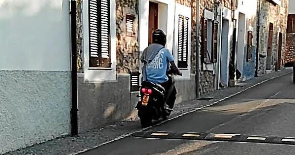 Los vecinos de la calle Solleric de Alaró piden que se retiren los badenes