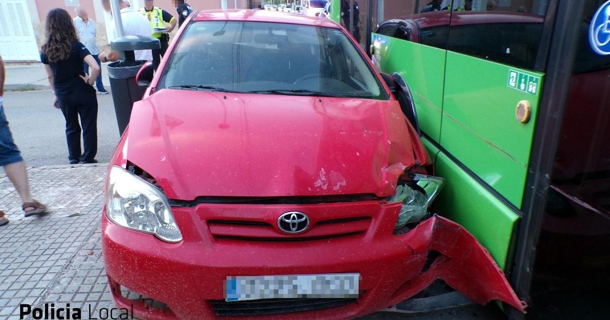 Investigado por chocar contra un bus de la EMT, fugarse, y conducir sin carné en Palma