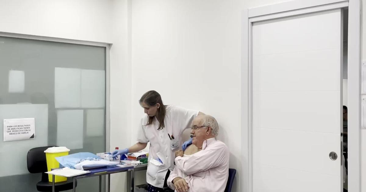 Arranca la campaña de vacunación contra la gripe en Baleares: «Más vale vacunarse ahora, aunque aún vayamos en manga corta»