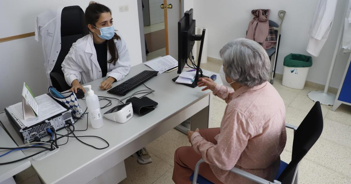 El Govern descarta la propuesta de Vox de limitar la atención sanitaria a inmigrantes ilegales