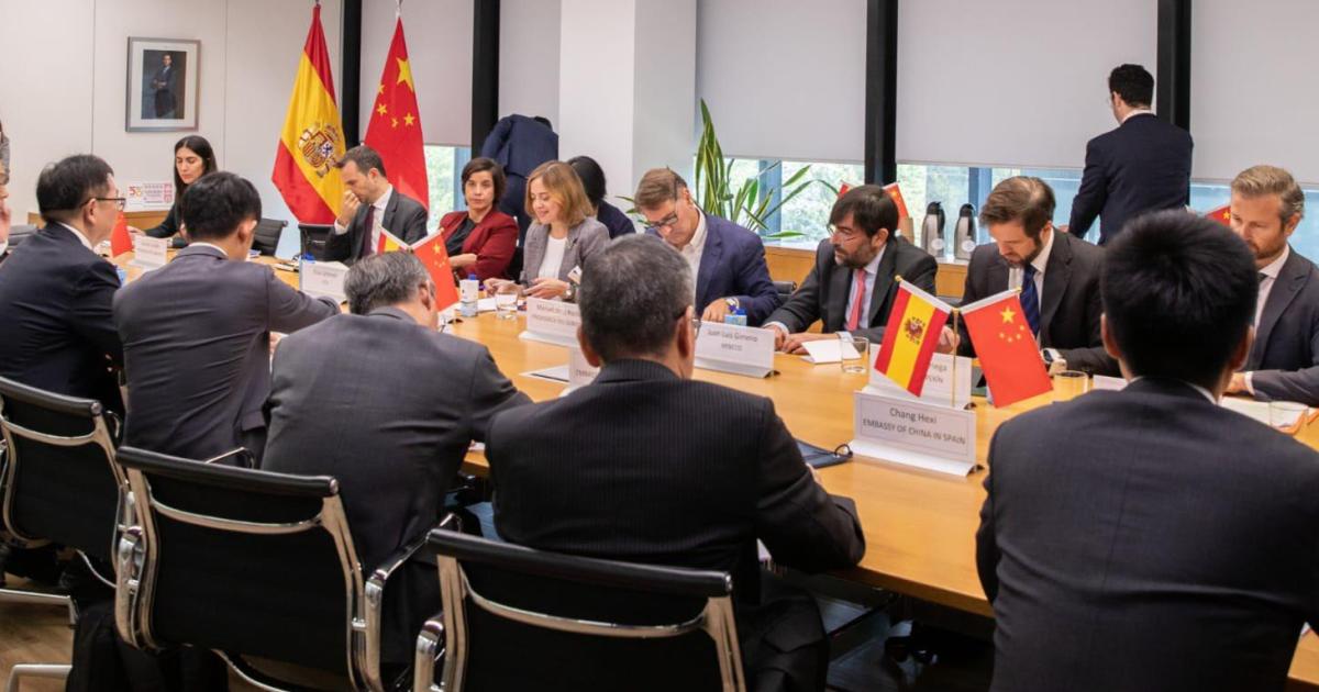China impone nuevas restricciones a las tierras raras: La respuesta de España