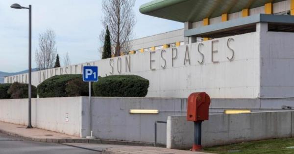 Investigan a un extrabajador de Son Espases por robar móviles en un cuarto de limpieza