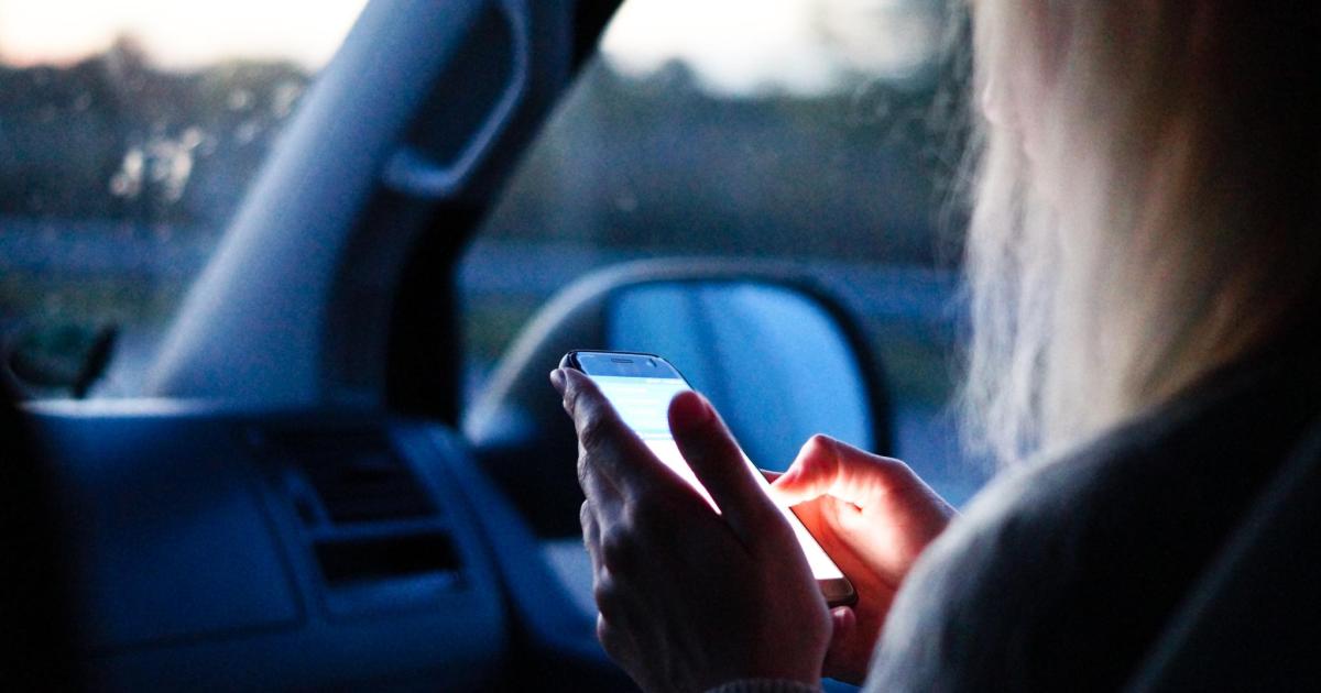 Aviso urgente de la DGT: si te piden pagar con urgencia una multa por SMS, es una estafa