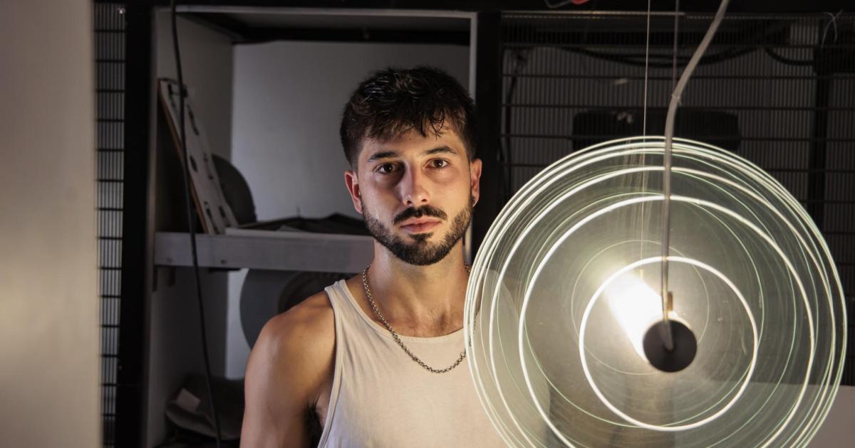 Lámparas de lujo hechas solo con material reciclados, el sueño de Alejandro Ruper