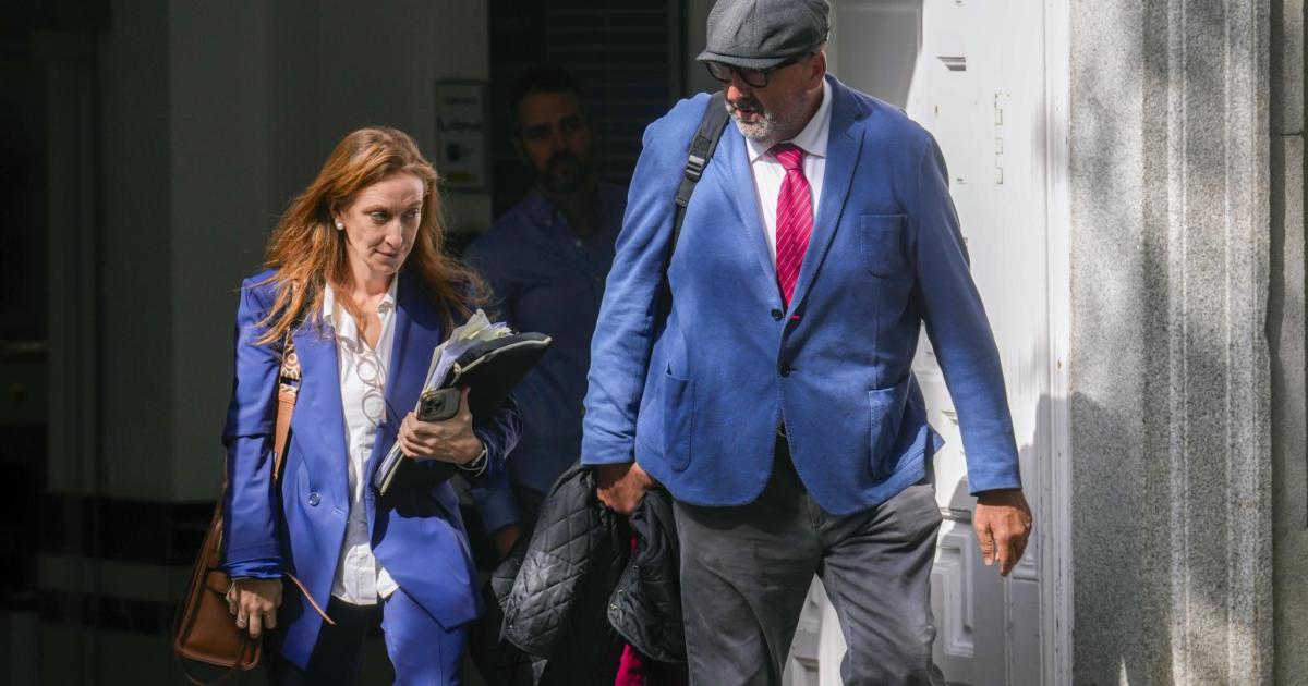 El juez también mantiene en libertad a Koldo García pese al «creciente» riesgo de fuga