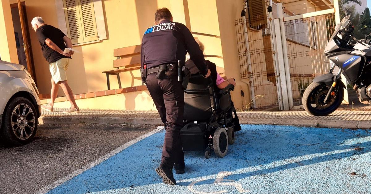 Denuncian la peligrosidad de una plaza para personas con discapacidad frente al PAC del Port d' Andratx