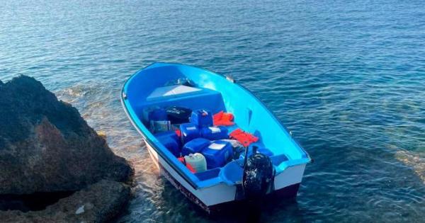 Interceptan a 11 personas en una patera en aguas del sur de Formentera