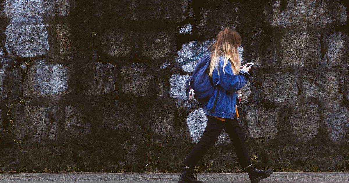 Una adolescente demanda a los creadores de ClothOff por las secuelas que arrastra tras desnudarla sin consentimiento