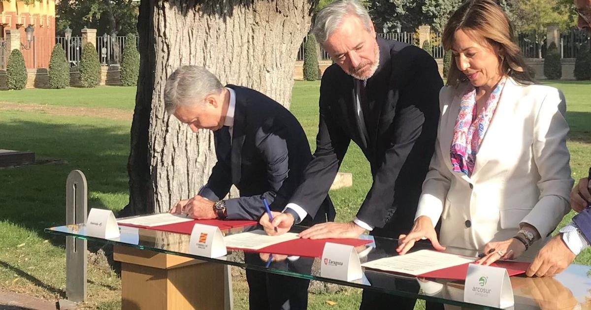 Azcón y Chueca, preocupados por la situación del Real Zaragoza y se alegran de hacer el nuevo campo de fútbol