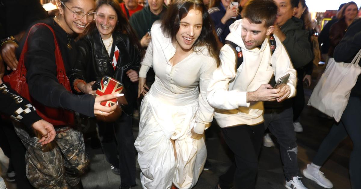 Rosalía desata la locura en Madrid para presentación de su nuevo disco, ‘Lux’, que se publicará el 7 de noviembre