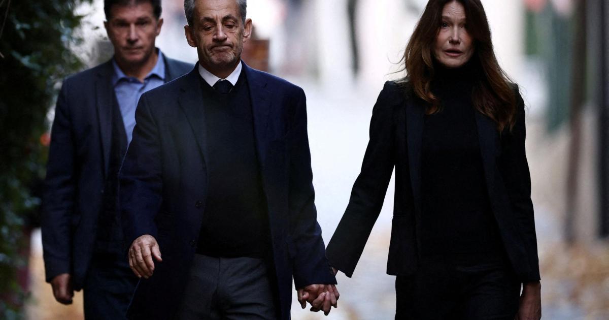 Sarkozy sale de su casa acompañado de su familia para dirigirse a la cárcel de La Santé