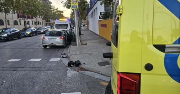 Un padre y su hijo de 13 años heridos tras chocar en moto contra un coche en Palma