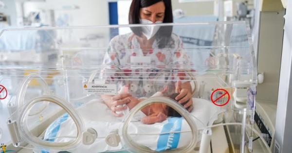 La paradoja demográfica de Baleares: más gente que nunca con la natalidad más baja de España