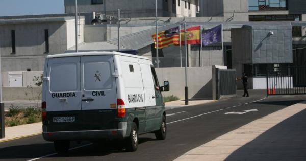 Prisión por matar a su expareja de 21 años delante de su bebé en Madrid