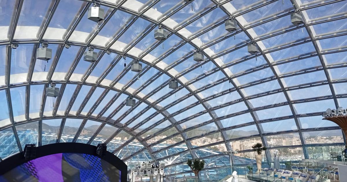 El megacrucero más moderno del mundo revive en Mallorca el espíritu de «Vacaciones en el mar»