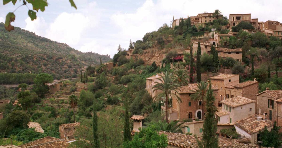 Deià Tennis Courts Closure: Club & Council Dispute