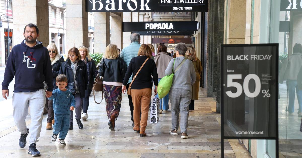 크리스마스 쇼핑, 쌀쌀한 날씨도 녹인 열정! 🎄✨